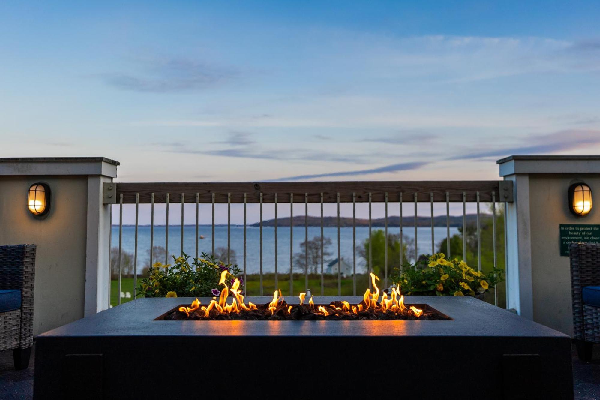 Fireside Inn, Ocean'S Edge Belfast Exterior foto